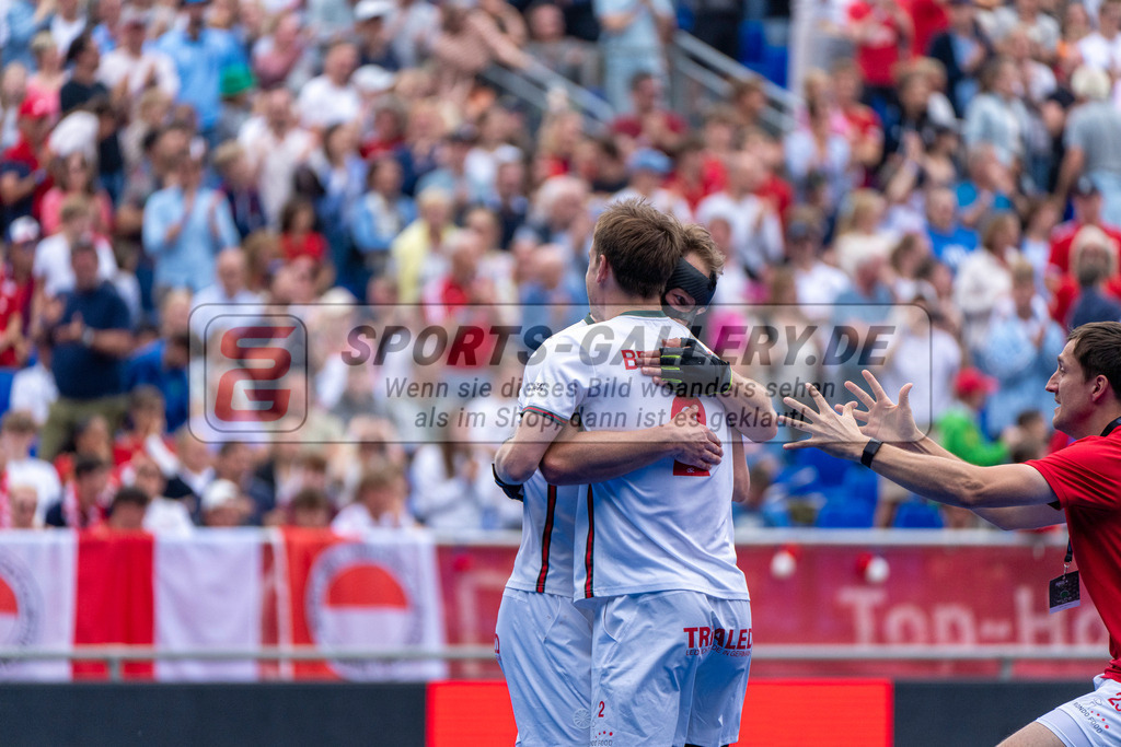 Final4_20250601-1510-HK108702 | Krefeld, Deutschland, 01.06.2025:  Feldhockey Final4 2025 – „Deutsche Feldhockey-Meisterschaften 2025“ Crefelder HTC - Rot-Weiss Köln (Finale Herren) im Gerd-Wellen-Hockeyanlage am 01.06.2025 in Krefeld, Deutschland. (Foto von Kramhöller/Fehrmann/Kaste)Krefeld, Germany, 01.06.2025: Feldhockey Final4 2025 – „Deutsche Feldhockey-Meisterschaften 2025“ Harvestehuder HTC - Düsseldorfer HC (Finale Damen) in Gerd-Wellen-Hockeyanlage at 01.06.2025 in Krefeld, Deutschland. (Foto from Kramhöller/Fehrmann/Kaste)