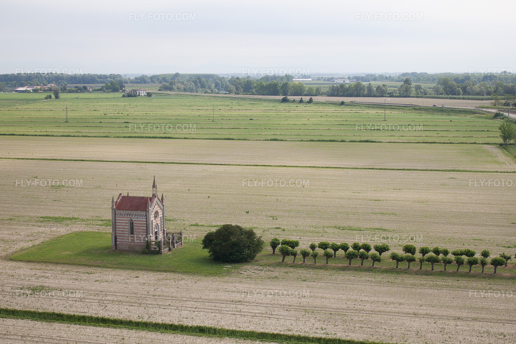 Aerial view: Chapel Chapel at Cesarolo in Cesarolo in the state Veneto, Italy.Photo: IMG_50237.jpg taken on 06/07/2012 by Werner Riehm/FLY-FOTO.comResolution of the original: 4335 x 2890 px
