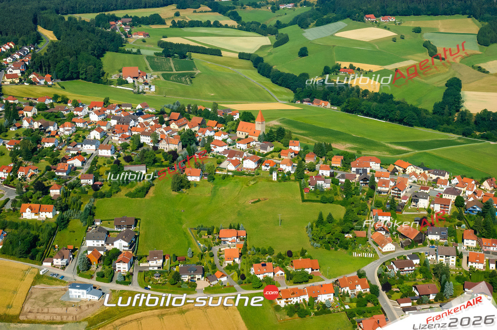 Die Luftaufnahme Ziegelerden - Kronach wurde vom UL-Flugzeug (keine Drohne) aus fotografiert.Hohe Druck- Auflösung-die Geschenkidee!