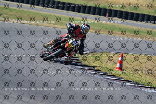 26bt04-1089 | markuskiefer.com - Realisiert mit Pictrs.com