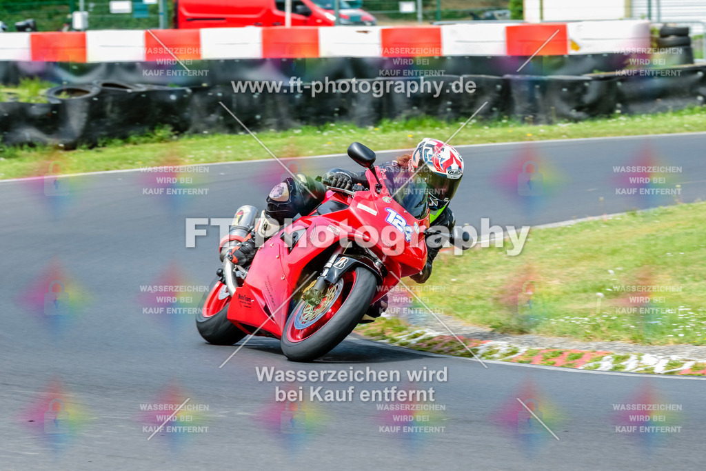 MotoTeamVBK-20727 | Hier findet Ihr Bilder von Touristenfahrten auf der Nürburgring Nordschleife oder von anderen Veranstaltungen die ich besucht habe. Viel Spass beim Durch Schauen 