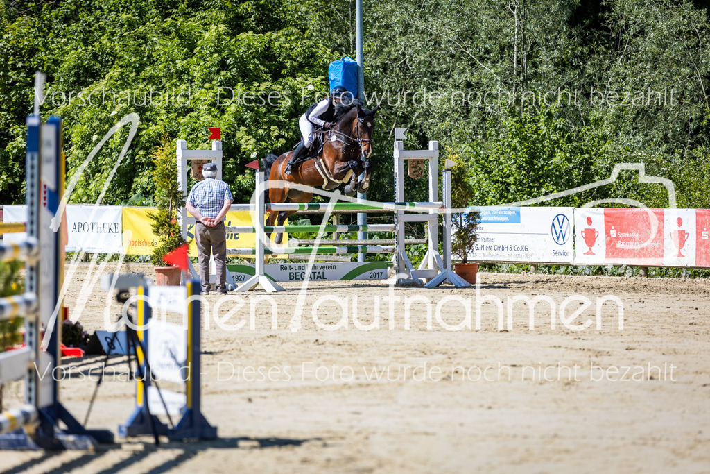 Donop24-M-Spr-008 | MomenTaufnahmen Pferdesportfotos