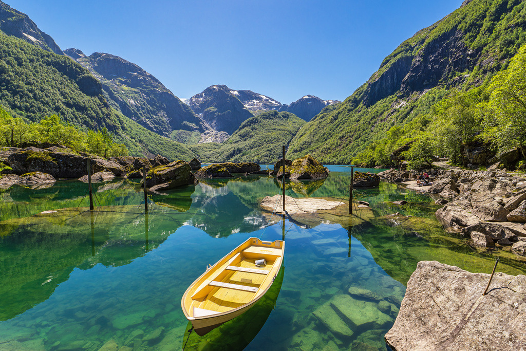 Blick auf den Gletschersee Bondhusvatnet nahe Sunndal in Norwegen | Blick auf den Gletschersee Bondhusvatnet nahe Sunndal in Norwegen.