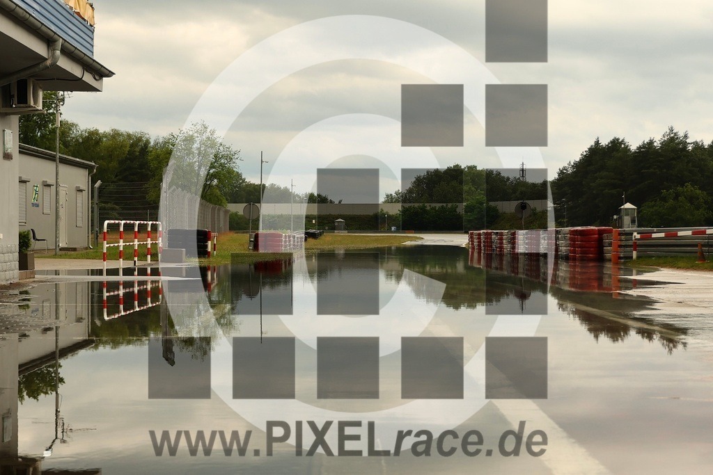 social-20240604_33477 | Schöne Erinnerungen an spannende Momente - das festzuhalten ist unser Job. PIXELrace.de ist seit 2003 auf den Rennstrecken Europas unterwegs um die Action draußen beim Fahren und die wunderbare Stimmung imm Fahrerlager für euch einzufangen.