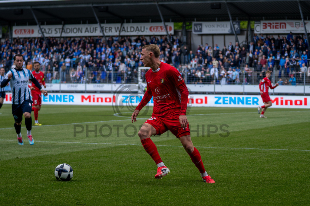 Stuttgarter Kickers vs. SG Sonnenhof Großaspach, Fussball, Regionalliga Suedwest, 34. Spieltag, 16.05.2026 | Luka Janes (SG Sonnenhof Großaspach, #28),Stuttgarter Kickers vs. SG Sonnenhof Großaspach, Fussball, Regionalliga Suedwest, 34. Spieltag, 16.05.2026
