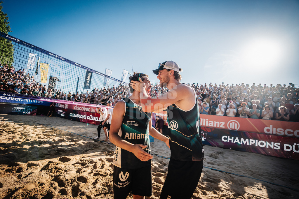 Beachvolleyball | Männer | Allianz German Beach Tour 2025 | Tourstop Düsseldorf | 11.05.2025 | v.l. Lui Wüst und Paul Henning jubeln nach dem Turniersieg