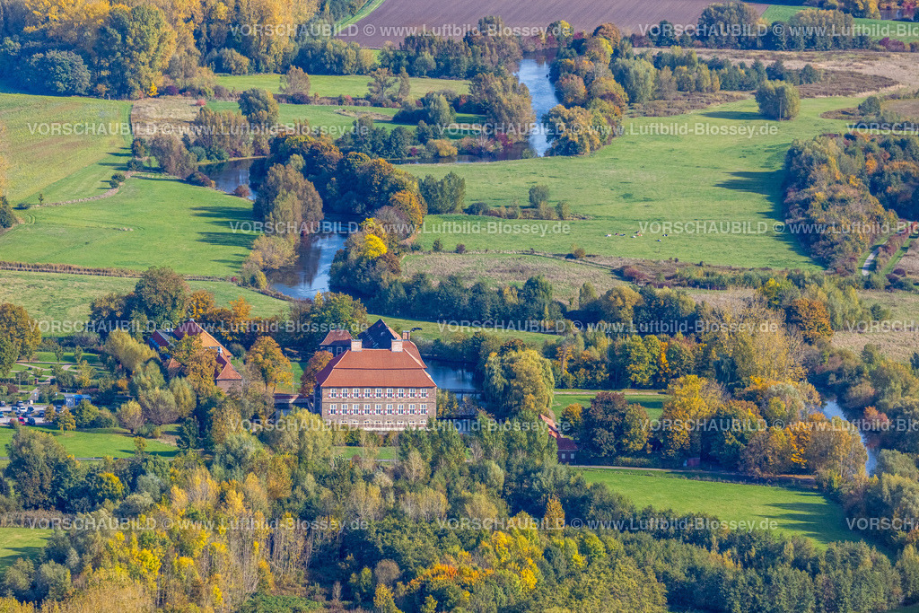 Hamm221003003 | Luftbild, Schloss Oberwerries, Lippeaue, Oberwerrieser Mersch, Fluss Lippe Mäander mit Wiesen und Feldern in Herbstfarben, Heessen, Hamm, Ruhrgebiet, Nordrhein-Westfalen, Deutschland