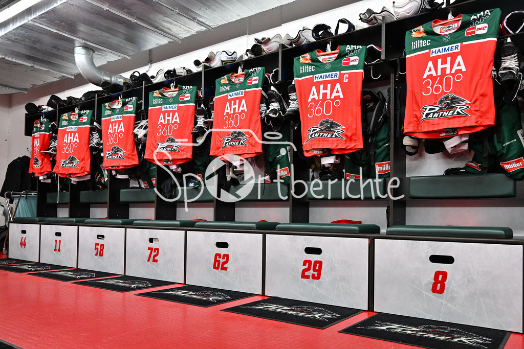 Augsburger Panther - Kölner Haie | Die Trikots der Panther haengen schon in der Kabine / DEL: Augsburger Panther - Koelner Haie, Curt Frenzel Stadion am 02.03.2025