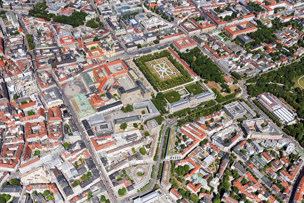 dr__0202505.jpg | MüNCHEN 29.06.2023 Altstadtbereich und Innenstadtzentrum an der Straße Karl-Scharnagl-Ring in München im Bundesland Bayern, Deutschland. // Old Town area and city center on street Karl-Scharnagl-Ring in Munich in the state Bavaria, Germany. Foto: Daniel Reiter