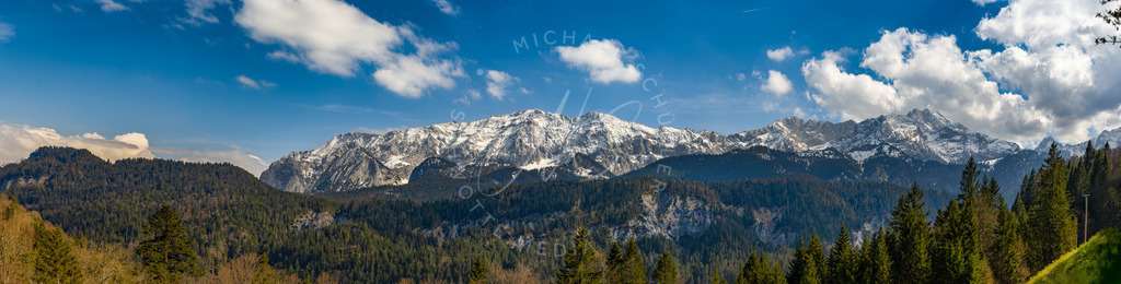 2022-04-21 Partnach Klamm - 089 | Panorama auf Bergkette bei Garmisch-Partenkirchen - Realisiert mit Pictrs.com