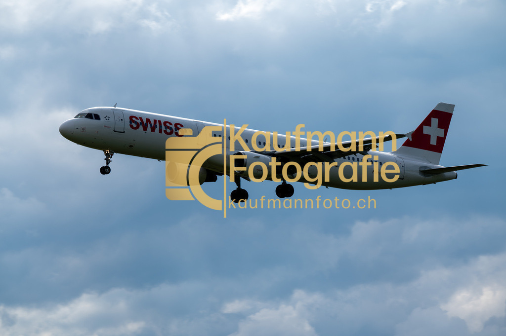 ZRH_Planespotting_def-4292 | kaufmannfoto - Realisiert mit Pictrs.com