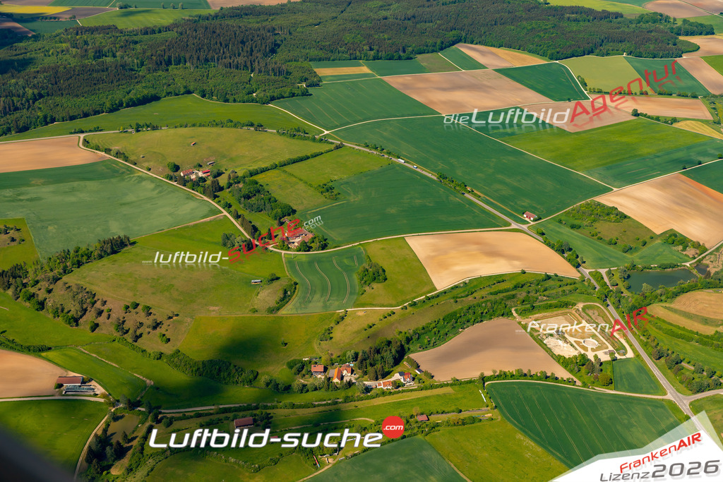 Das Luftbild zeigt :  Fünfstetten - Die Luftaufnahme wurde 2024 vom UL-Flugzeug aus erstellt ( keine Drohne ) - Hochauflösende Luftaufnahme - Für grossformatige Ausdrucke geeignet. Die Geschenkidee !Mit Lizenz und Bildrechte bestellbar