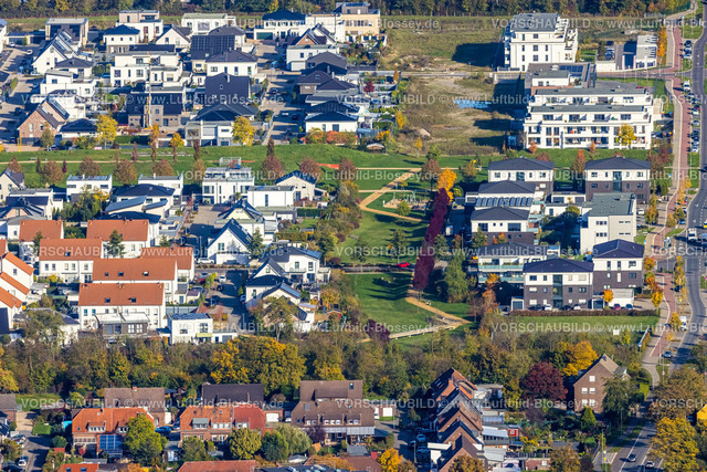 Neukirchen-Vluyn221005003 | Luftbild, Wohnquartier Niederberg, Neubaugebiet Dicksche Heide, Straßenzug Niederrheinallee, Neukirchen, Neukirchen-Vluyn, Ruhrgebiet, Niederrhein, Nordrhein-Westfalen, Deutschland