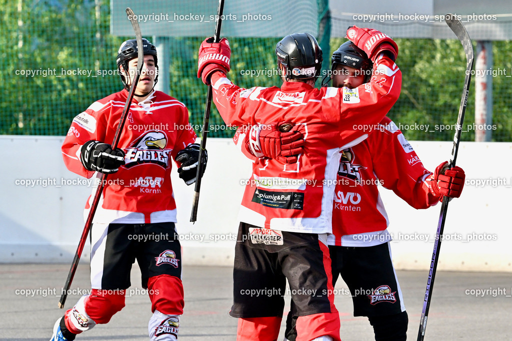 VAS Ballhockey vs. HSC Eagles Poggersdorf | Jubel HSC Poggersdorf Mannschaft, #4 Kramer Marco, #77 Schumnig Stefan, #47 Witting Marcel, VAS Ballhockey vs. HSC Eagles Poggersdorf, VAS Ballhockey vs. HSC Eagles Poggersdorf am 14.07.2024 in Villach (Alpen Arena ), Austria, (Photo by Bernd Stefan)