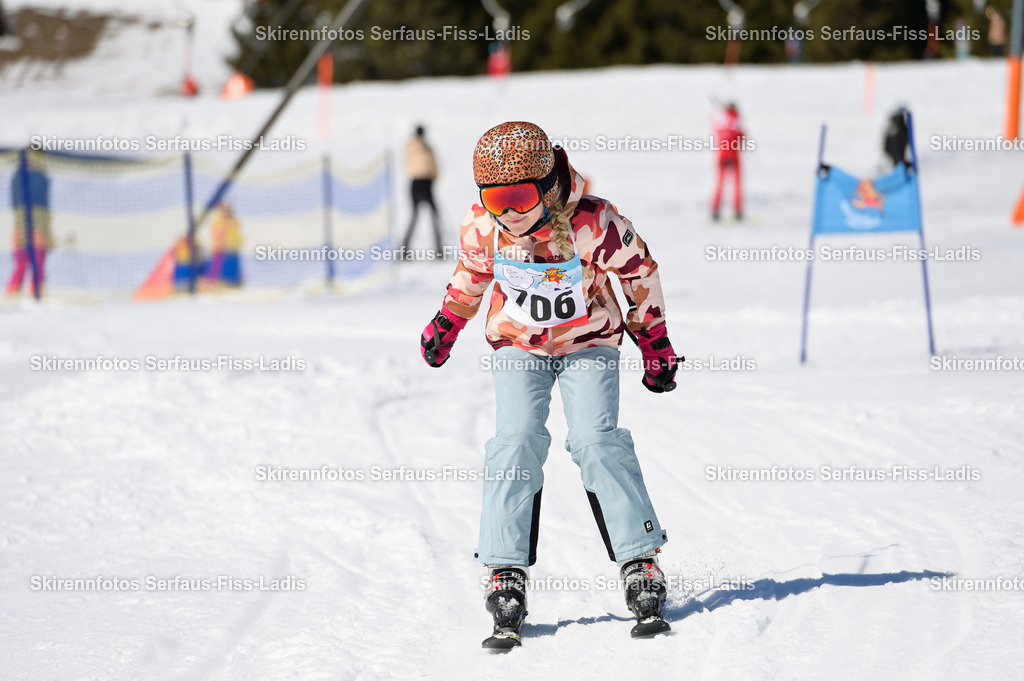 SRF_27.02.2026_867 | Skirennfotos,Serfaus,Fiss,Ladis,Kinderskirennen,Winter,Tirol,Oberland,skirace,SFL,feelfree,weil wir's genießen,ski,Ski,skifahren,Sonnenplateau, - Realisiert mit Pictrs.com