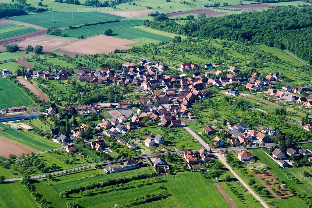 Vue aérienne: Vue du village à Dieffenbach-lès-Wœrth dans le département Bas Rhin, France. Photo: IMG_10819.jpg prise le 12/05/2008 par Werner Riehm/FLY-FOTO.eu – Résolution de l'original: 3456 x 2304 px