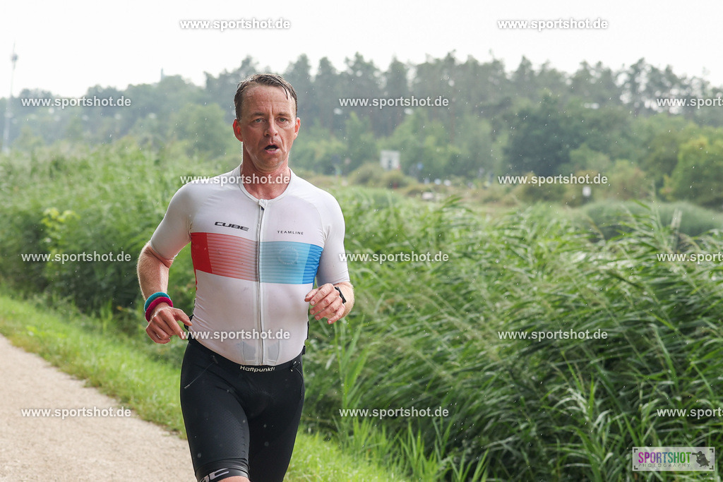 LUR_1444 | 34. M-net Erlanger Triathlon 2025 #erlangertriathlon  #mnettriathlon2025 #mnettriathlon #team #olympischedistanz #mitteldistanz #triathlon #maindonaukanal  #erlangertriathlon2025 #yourpictrs #tv1848 #tv1848erlangen  #triathlonbayern #sportinerlangen #demsportverbunden #sportshot_your_pictrs Copyright: www.sportshot.de