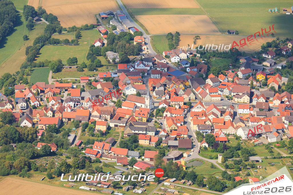 Luftbild von Humprechtshausen Riedbach - Luftaufnahme wurde 2015 von https://frankenair.de mittels Flugzeug (keine Drohne) erstellt - die Geschenkidee