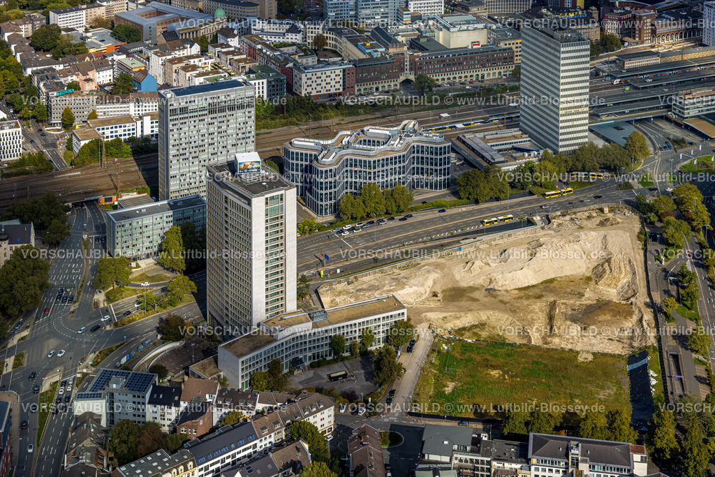 Essen241001521 | Luftbild, Campus Essen, Baustelle Abriss Ypsilon-Haus der RWE Zentrale Essen an der Huyssenallee, geplanter Neubau für Bürocampus, EON Hochhaus und Postbank Hochhaus, DB Schenker, Südviertel, Essen, Ruhrgebiet, Nordrhein-Westfalen, Deutschland