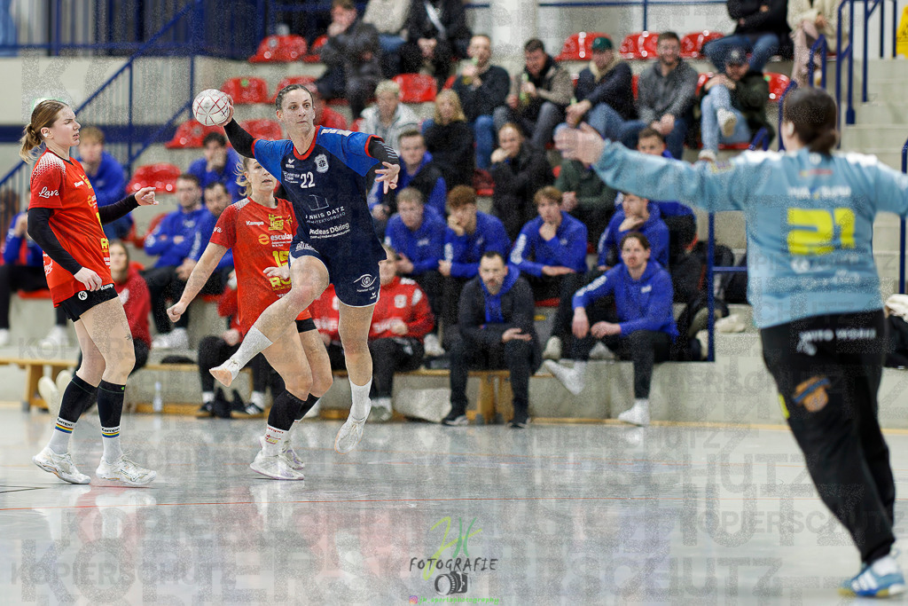 Frauen Regionalliga (HHV); HSG Wettenberg - TV Hüttenberg | Frauen Regionalliga (HHV); HSG Wettenberg - TV Hüttenberg am 06.12.2025 in Launsbach (Wettenberg) (Halle GS Launsbach (Wettenberg))Photo © 2025 - Jörg Heinrich - Realisiert mit Pictrs.com