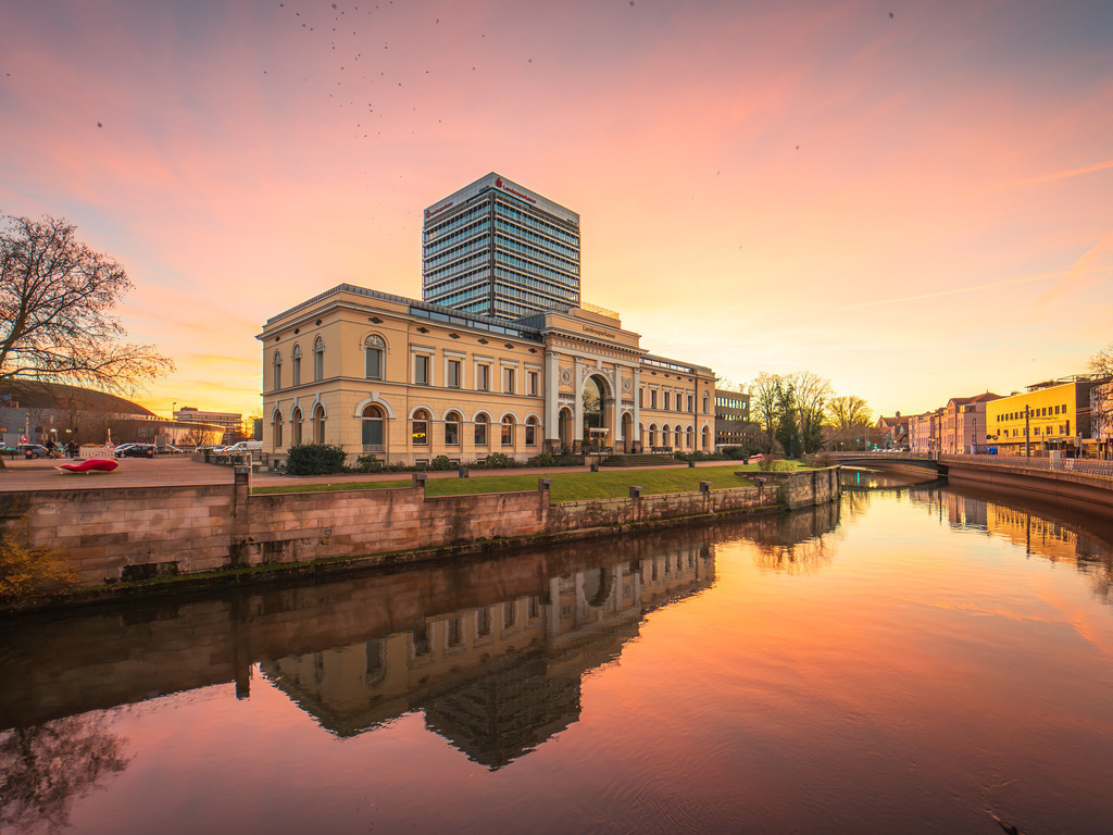 Alter Bahnhof | Entdecke exklusive Fotokunst aus Braunschweig: Bildband, Leinwände, Postkarten, Kalender, digitale Downloads & Bildlizenzen. Jetzt im offiziellen Beautiful Braunschweig Shop! - Realisiert mit Pictrs.com