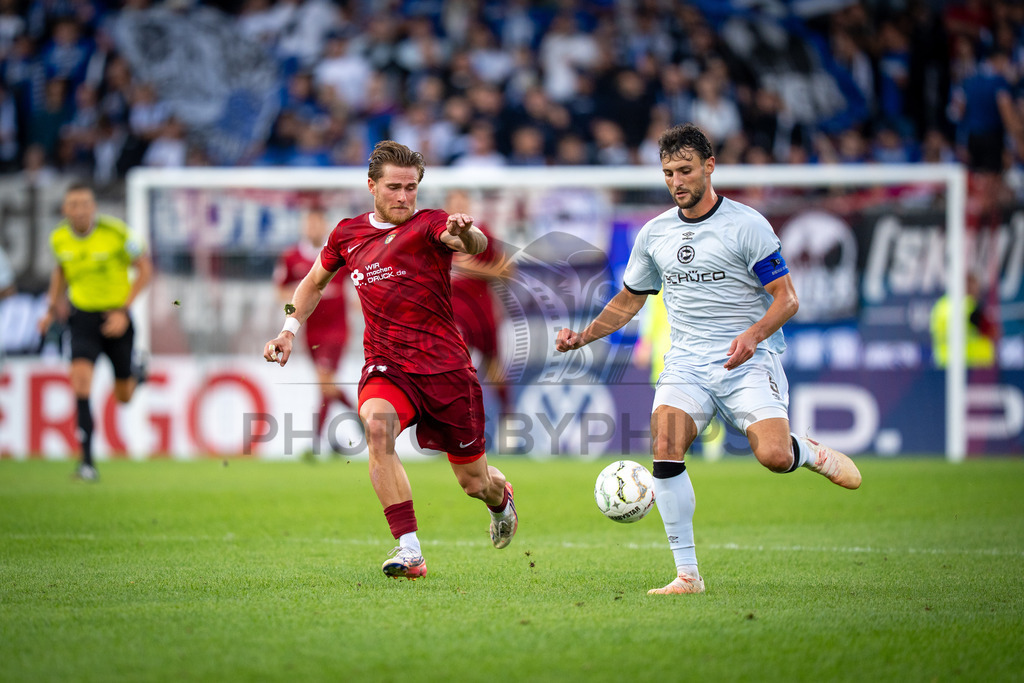 SG Sonnenhof Großaspach vs. Arminia Bielefeld, Fussball, DFB-Pokal, 1. Runde, 22.08.2026 | Tim Rossmann (SG Sonnenhof Großaspach, #11),SG Sonnenhof Großaspach vs. Arminia Bielefeld, Fussball, DFB-Pokal, 1. Runde, 22.08.2026,DFB regulations prohibit any use of photographs as image sequences and/or quasi-video