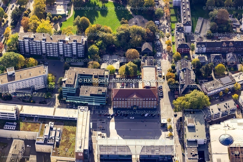 Luftbild Bottrop-6712 | Luftbildfotografie Luftbild Innenstadtansicht mit dem ZOB Omnibus- Bahnhof vom Verkehrsverbund der Verkehrsbetriebe Rhein- Ruhr am Berliner Platz in Bottrop - Realisiert mit Pictrs.com