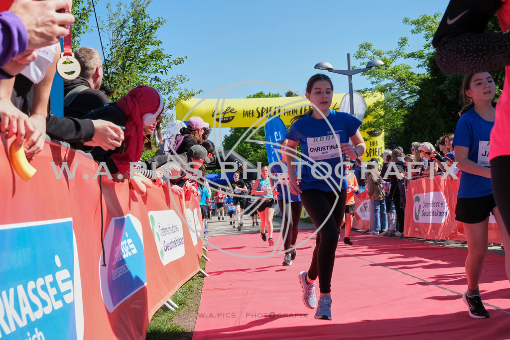 ..... | LINZ,AUSTRIA,27.April 24, Int. 3 Brückenlauf Linz  , Image shows: Photo: WAPICS / Michael ring