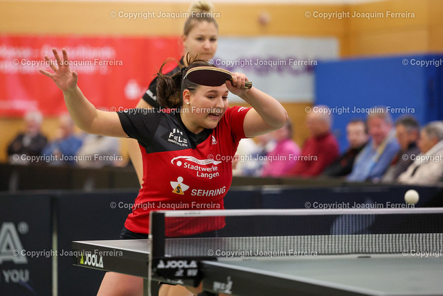 2023.12.17_tsvvslang_0455 | Langstadt, Babenhausen 17.12.2023  Tischtennis Damen 2. Bundesliga TSV Langstadt -  TTC Langen 1950 v.l., hinten Mariia Voitekhova (2.Bundesliga  TTC Langen 1950), Anastasia Bondareva (2.Bundesliga  TTC Langen 1950) spielt eine Vorhand.
 - Realisiert mit Pictrs.com