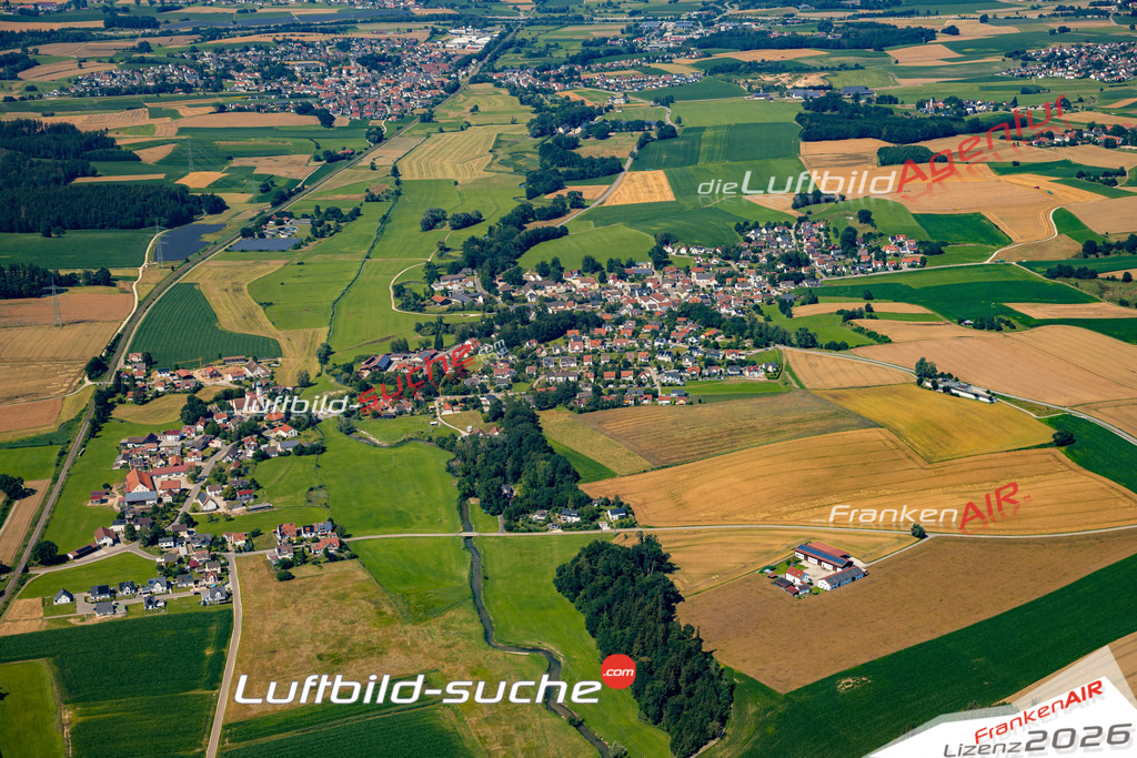 Das Luftbild zeigt : Harthausen Friedberg - Die Luftaufnahme wurde 2024 vom UL-Flugzeug aus erstellt ( keine Drohne ) - Hochauflösende Luftaufnahme - Für grossformatige Ausdrucke geeignet. Die Geschenkidee !Mit Lizenz und Bildrechte bestellbar