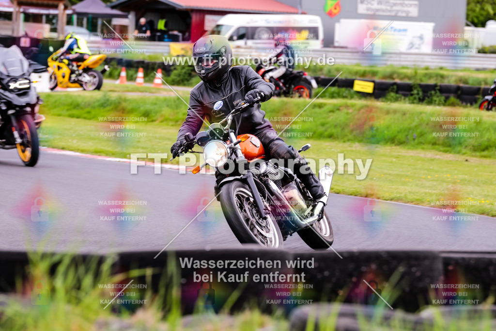 MotoTeamVBK-20354 | Hier findet Ihr Bilder von Touristenfahrten auf der Nürburgring Nordschleife oder von anderen Veranstaltungen die ich besucht habe. Viel Spass beim Durch Schauen 