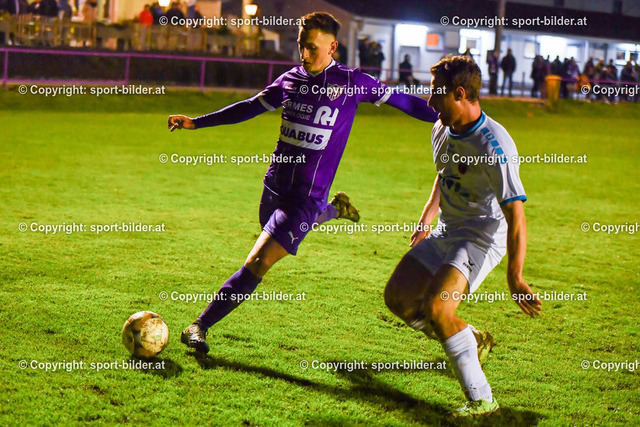 AUT, 2. Klasse Mitte, Askoe Leonding vs SV Urfahr | 01.04.2022, Gaumbergstadion Leonding, AUT, 2. Klasse Mitte, Askoe Leonding vs SV Urfahr, im Bild Michael Leitner (Leonding) vs Josef Berger (SV Urfahr)
