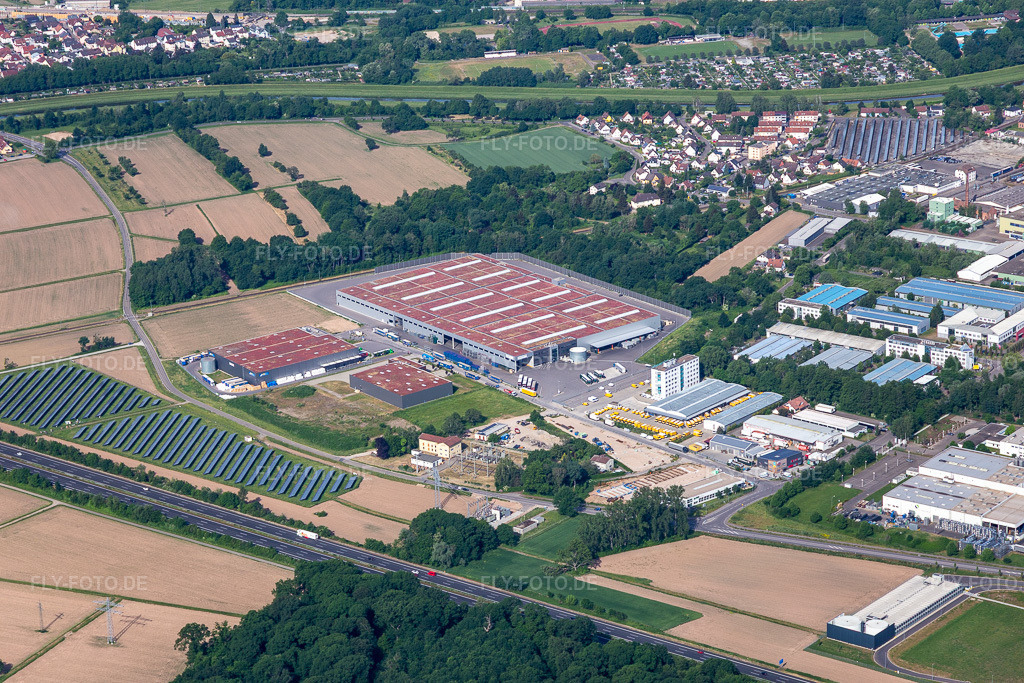 Luftbild: Brose Rastatt - Brose Fahrzeugteile, Mercedes-Benz Werk Kuppenheim in Kuppenheim im Bundesland Baden-Württemberg in Deutschland.Foto: IMG_131686.jpg vom 22.05.2022 durch Werner Riehm/FLY-FOTO.deBrose - Excellence in MechatronicsWWW.MERCEDES-BENZ.DE