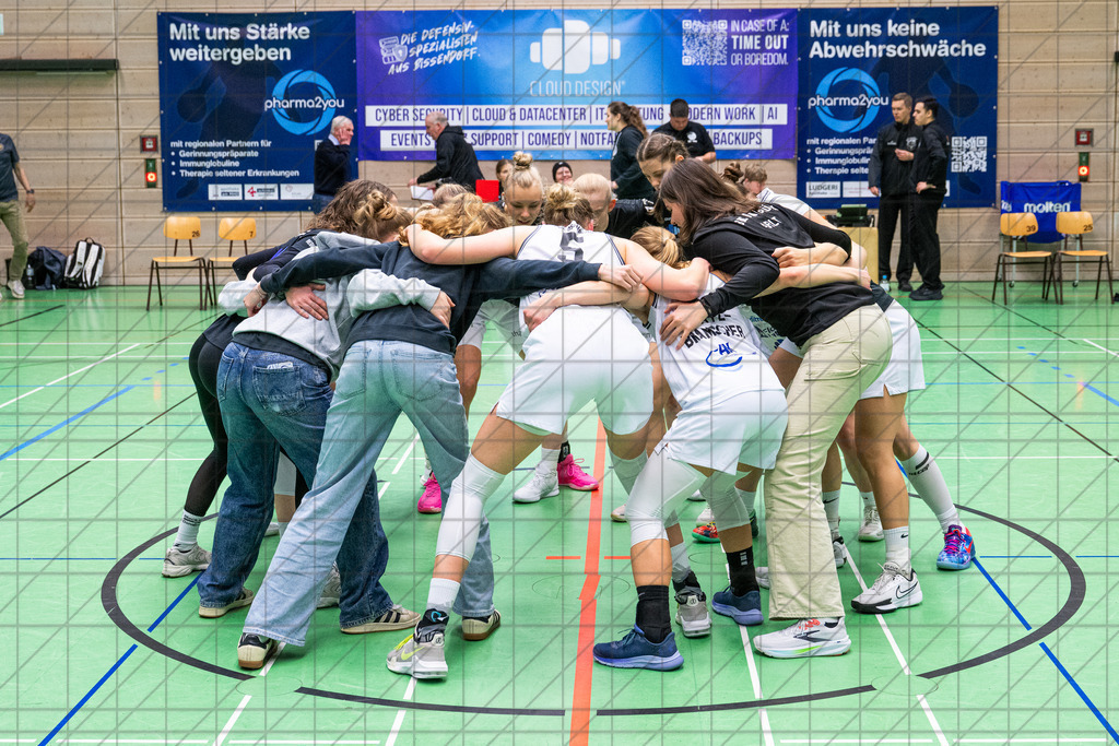 2. DBBL Nord 25/26 | Spieltag 10 | BBC Osnabrück vs. Hürther BC | //  07.12.25: 2. DBBL Nord 25/26 | Spieltag 10 | BBC Osnabrück vs. Hürther BC / Osnabrück / Deutschland  //   CREDIT:www.bullenfotos.de, Martin König, Hörner Weg 40, D-49078 Osnabrück, +4917663732967 // Nutzung und Weitergabe nur zu den vereinbarten Zwecken. Presseanfragen an Ersteller. Alle Rechte beim Ersteller. Honorierung nach MFM. - Realisiert mit Pictrs.com