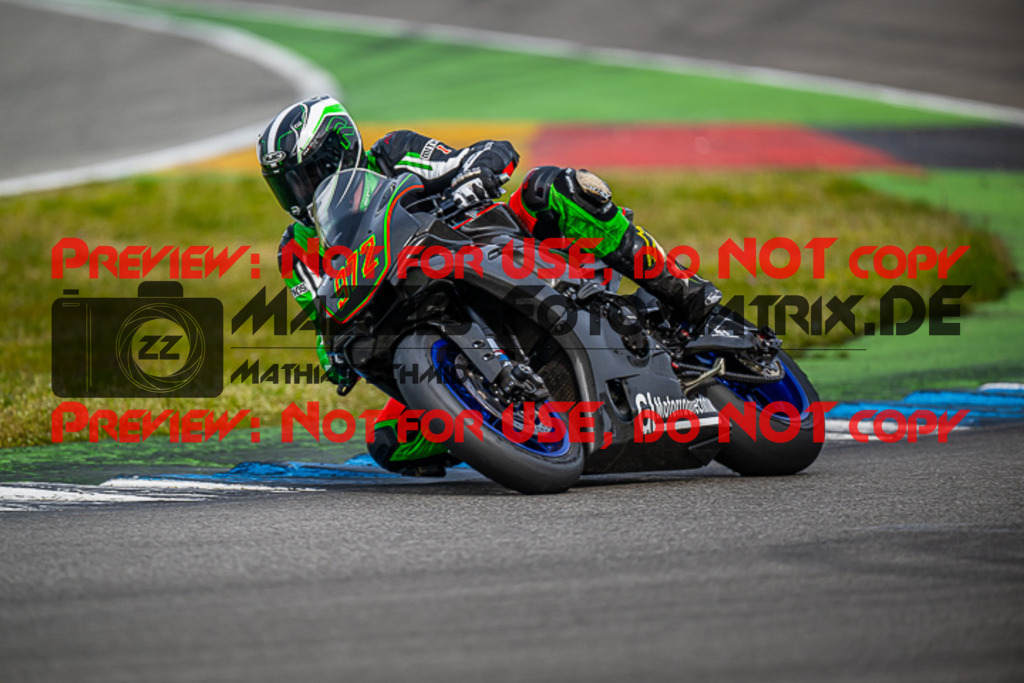 MaZZes_FotoMatrix_230410_4848 | WEISS