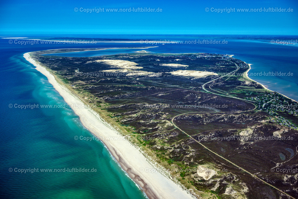 Sylt_List_Wanderdünen_ELS_5680210625 | LIST 13.06.2025 Aufschüttungen einer Sand- Dünen- und Wanderdünen- Landschaft in List auf der Insel Sylt im Bundesland Schleswig-Holstein, Deutschland. // Sand, dune and shifting dune landscape in List at the island Sylt in the state Schleswig-Holstein, Germany. Foto: Martin Elsen