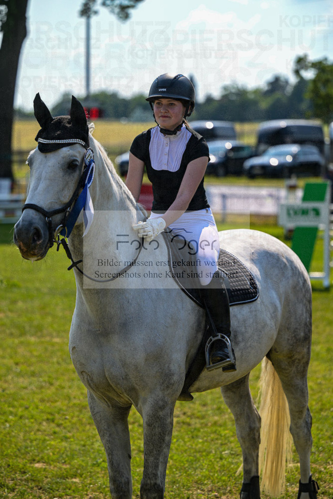 Reitturnier Voxtrup | Entdecke hochwertige Reitturnierfotos von Foto Oger. Professionell, emotional und authentisch – jetzt Lieblingsmomente im Shop bestellen.Deutschlandweite Turnierfotografie. - Realisiert mit Pictrs.com