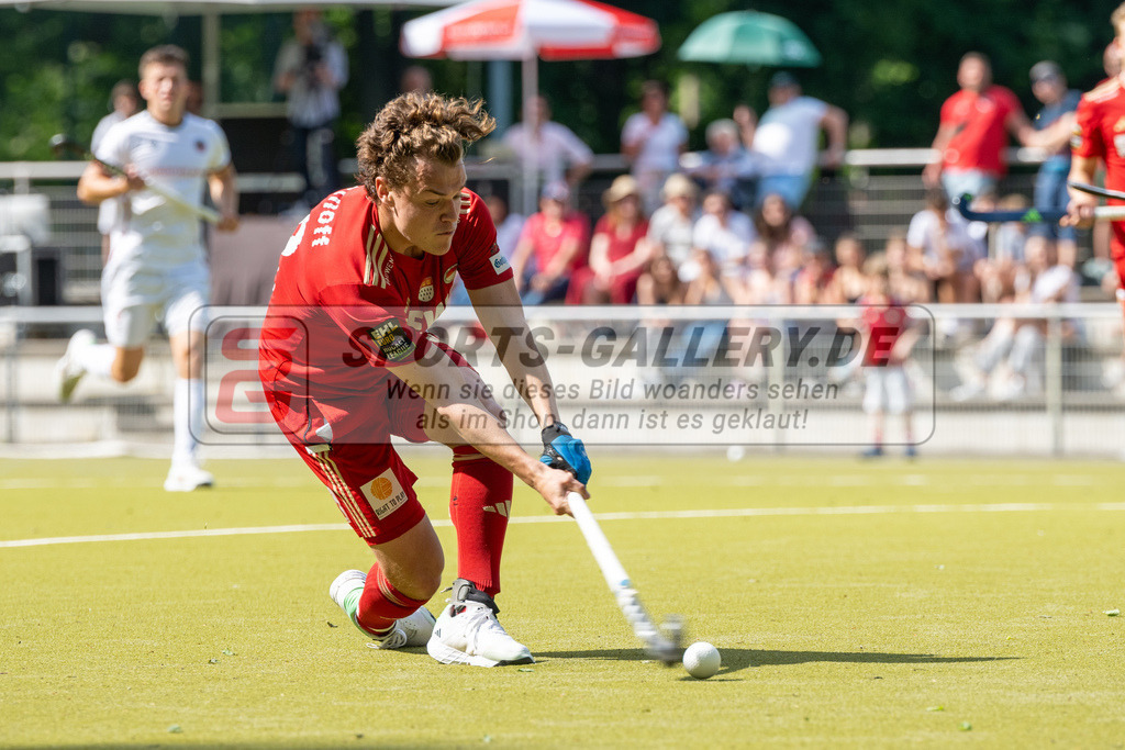 SFE_20240511_0146 | Krefeld, Deutschland, 11.05.2024: Michel Struthoff (Rot-Weiss Köln) in Aktion waehrend des Spiels der Feldhockey 1. Bundesliga Herren zwischen Crefelder HTC - Rot Weiss Köln im Gerd-Wellen-Hockeyanlage am 11.05.2024 in Krefeld, Deutschland. (Foto von Stephan Fehrmann)

Krefeld, Germany, 11.05.2024: Michel Struthoff (Rot-Weiss Köln) in action during the game of Feldhockey 1. Bundesliga Herren between Crefelder HTC - Rot Weiss Köln in Gerd-Wellen-Hockeyanlage at 11.05.2024 in Krefeld, Deutschland. (Foto from Stephan Fehrmann)