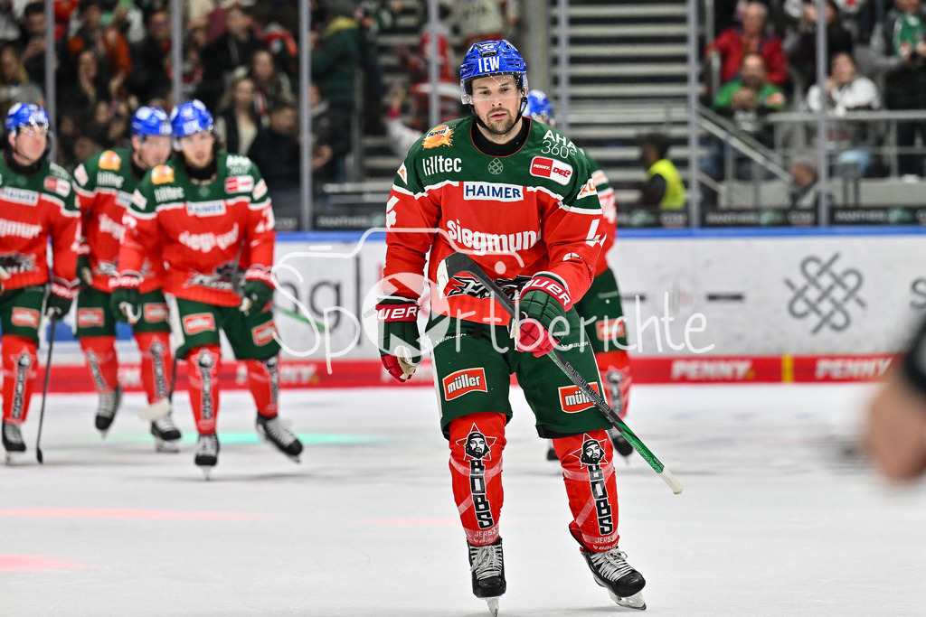 Augsburger Panther - Löwen Frankfurt | Jubel der Panther nach dem Treffer zum 4-1 durch Nolan ZAJAC (Augsburger Panther #44) / Freude / Happy / Tor / Torschuezte / DEL: Augsburger Panther - Löwen Frankfurt, Curt Frenzel Stadiom am 11.10.2024