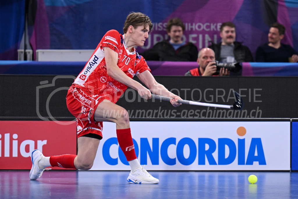 SV Wiler-Ersigen vs Floorball Köniz - 15. April 2023 | SV Wiler-Ersigen vs Floorball Köniz
Stimo Arena, Kloten
Samuel Poffet (#70 Floorball Koeniz).
Bild: Sportfotografie Markus Aeschimann | www.markus-aeschimann.ch - Realisiert mit Pictrs.com