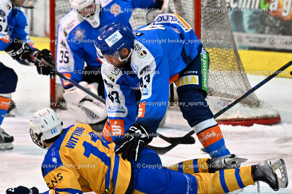 ESC SPARKASSE STEINDORF vs. 1. EHC ALTHOFEN | #11 Witting Samuel EHC Althofen, #43 Oraze Martin ESC Steindorf, ESC SPARKASSE STEINDORF vs. 1. EHC ALTHOFEN, ESC SPARKASSE STEINDORF vs. 1. EHC ALTHOFEN am 30.11.2025 in Steindorf (Ossiachersee Halle), Austria, (Photo by Bernd Stefan)