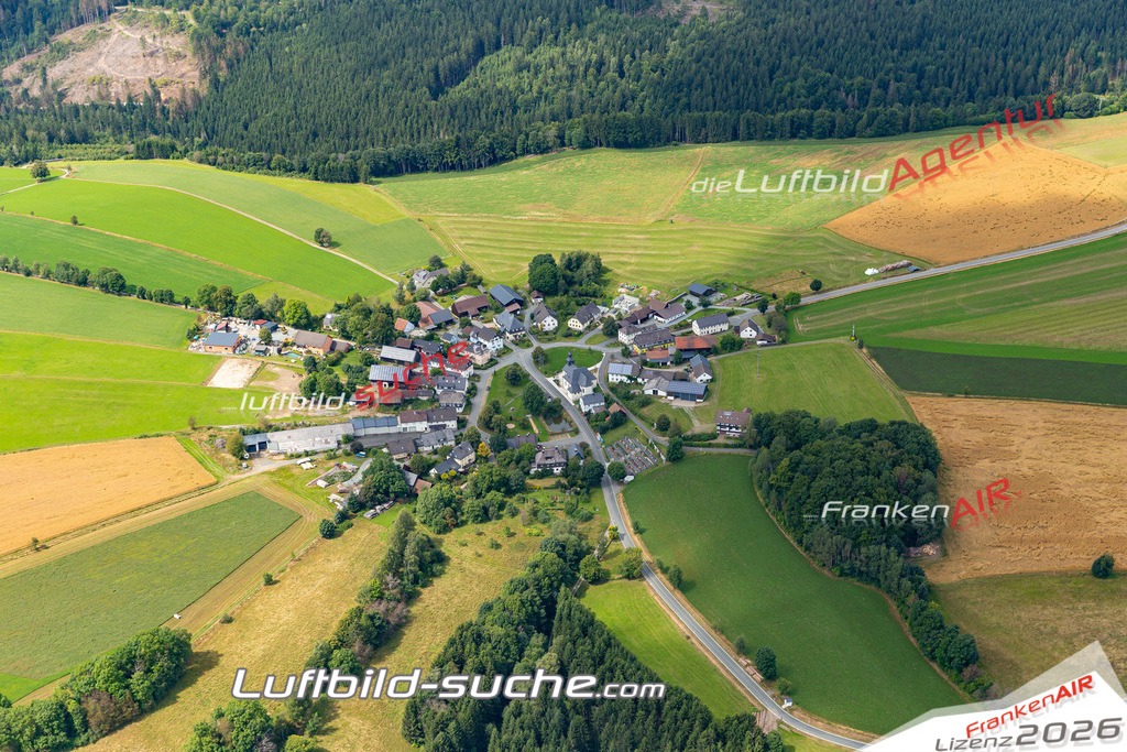 Aktuelles Luftbild von Neuengrün Wallenfels Kauf mit Lizenz / Bildrechten möglich- Die Luftaufnahme wurde 2021 mittels UL-Flugzeug erstellt ( keine Drohne ) - hochauflösende Kamera-Systeme von  Canon -Beste Qualität - Für grossformatige Ausdrucke geeignet. Die Geschenkidee !