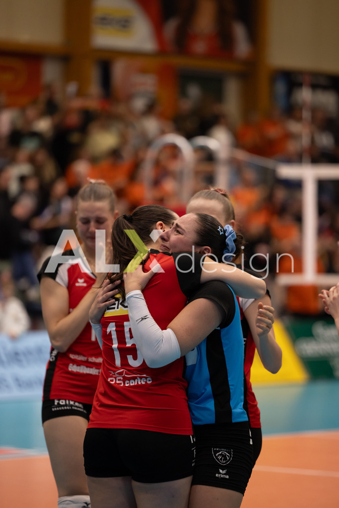 Volleyball I Frauen I Saison 2025-2026 I Volleyball NLA | Women I  Playoffs Finals 2/5 I  VC Kanti Schaffhausen - viteos NUC I  10.04.2026 | 15 Alessia Pazin (CH) (VC Kanti Schaffhausen) – Pass / Zuspiel und 12 Isabella Loffreda (CH) (VC Kanti Schaffhausen) – Libera - Realisiert mit Pictrs.com