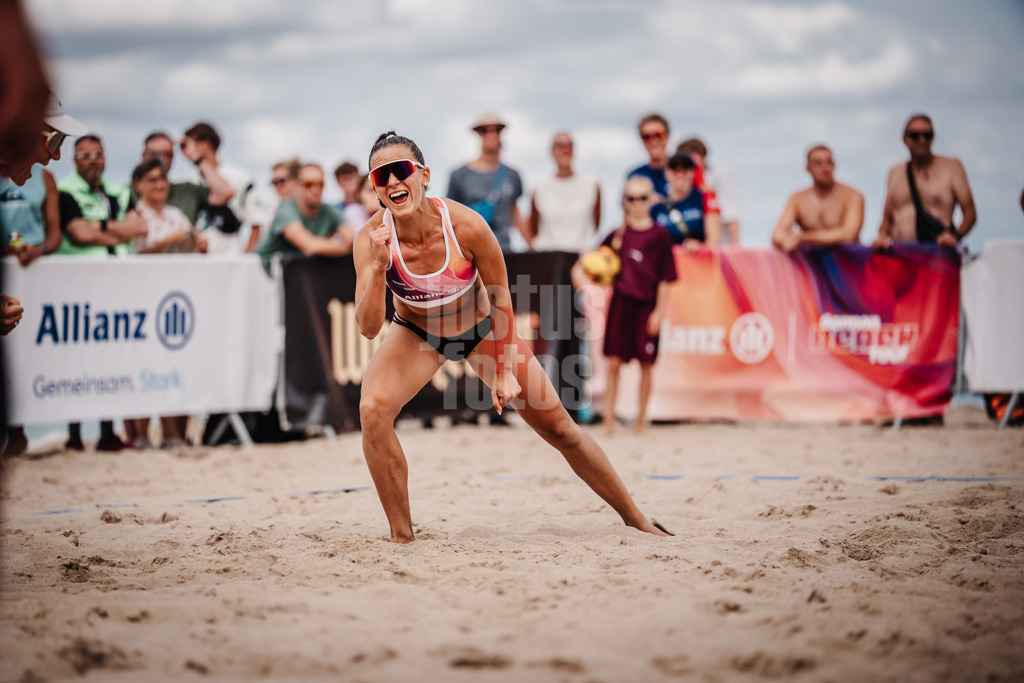 Beachvolleyball | Männer | Deutsche Meisterschaften 2025 Timmendorfer Strand | 04.09.2025 | Sophie Sarnighausen jubelt