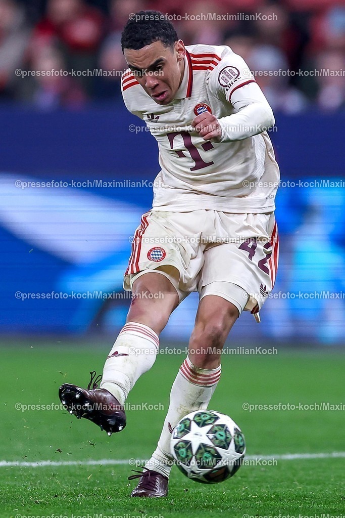UCL11032502502 | 11.03.2025, Fußball, UEFA Champions League, Bayer 04 Leverkusen - FC Bayern München, Achtelfinale Rückspiel, BayArena, Saison 2024 2025: Jamal Musiala (FC Bayern #42) DFB regulations prohibit any use of photographs as image sequences and or quasi-video.