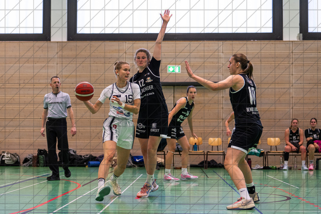 2. DBBL Nord 24/25 | 06.10.2024 | BBC OS vs. Bender Baskets Grünberg | 2. DBBL Nord 24/25 | 06.10.2024 | BBC OS vs. Bender Baskets Grünberg - - - - - CREDIT, www.bullenfotos.de, Martin König, Hörner Weg 40, D-49078 Osnabrück, +4917663732967, Nutzung und Weitergabe nur zu den vereinbarten Zwecken. Presseanfragen an Urheber. Alle Rechte beim Urheber. - - - - - - Realisiert mit Pictrs.com