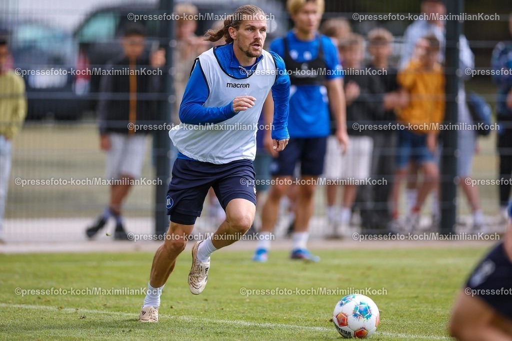 KSC02092502290 | 02.09.2025, Fußball, Training Karlsruher SC, 2. Fußball Bundesliga, Trainingsplatz am BBBank Wildpark Stadion Karlsruhe, Saison 2025 2026: Sebastian Jung (KSC #02) 