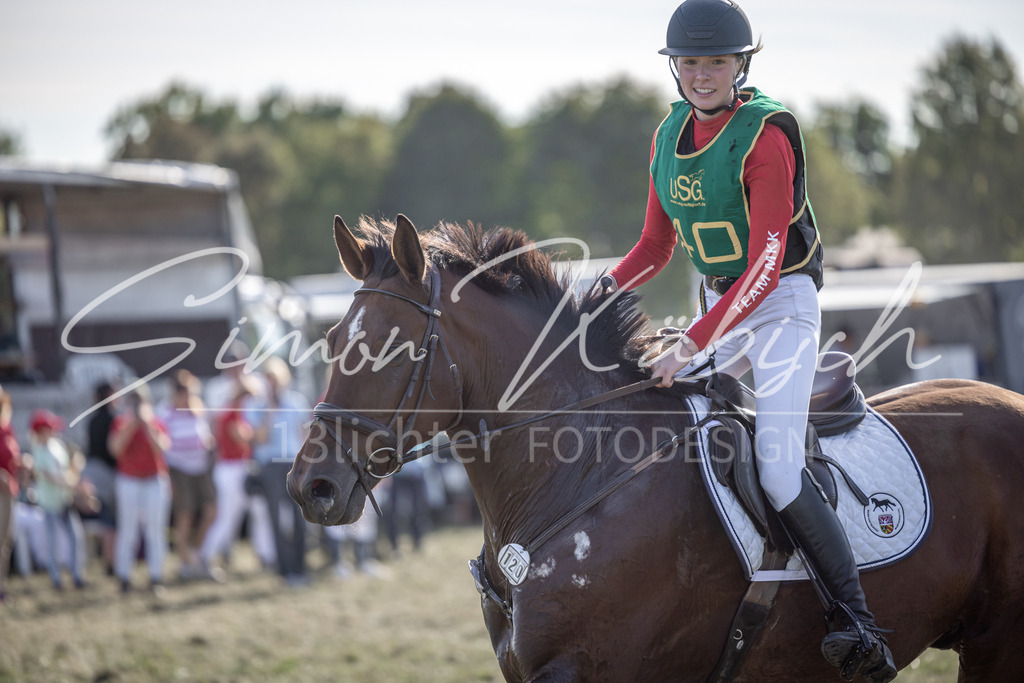20250907-_3LI4203 | Tierfotografie Pferde, Hunde, Katzen, Haustiere.
Turnierfotografie Reitturniere, Reiten, Springreiten, Dressur in Hanau, dem Main-Kinzig-Kreis und dem Rhein-Main- Gebiet um Frankfurt