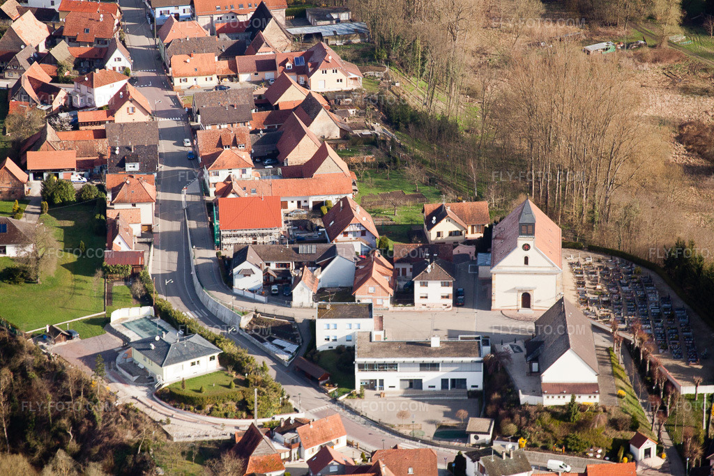 Aerial view: View of the town in Munchhausen in the state Bas-Rhin, France.Photo: IMG_25597.jpg taken on 04/02/2010 by Werner Riehm/FLY-FOTO.comResolution of the original: 4752 x 3168 px