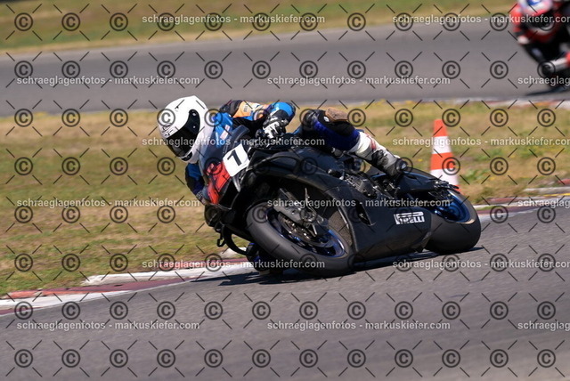 26bt04-1690 | markuskiefer.com - Realisiert mit Pictrs.com